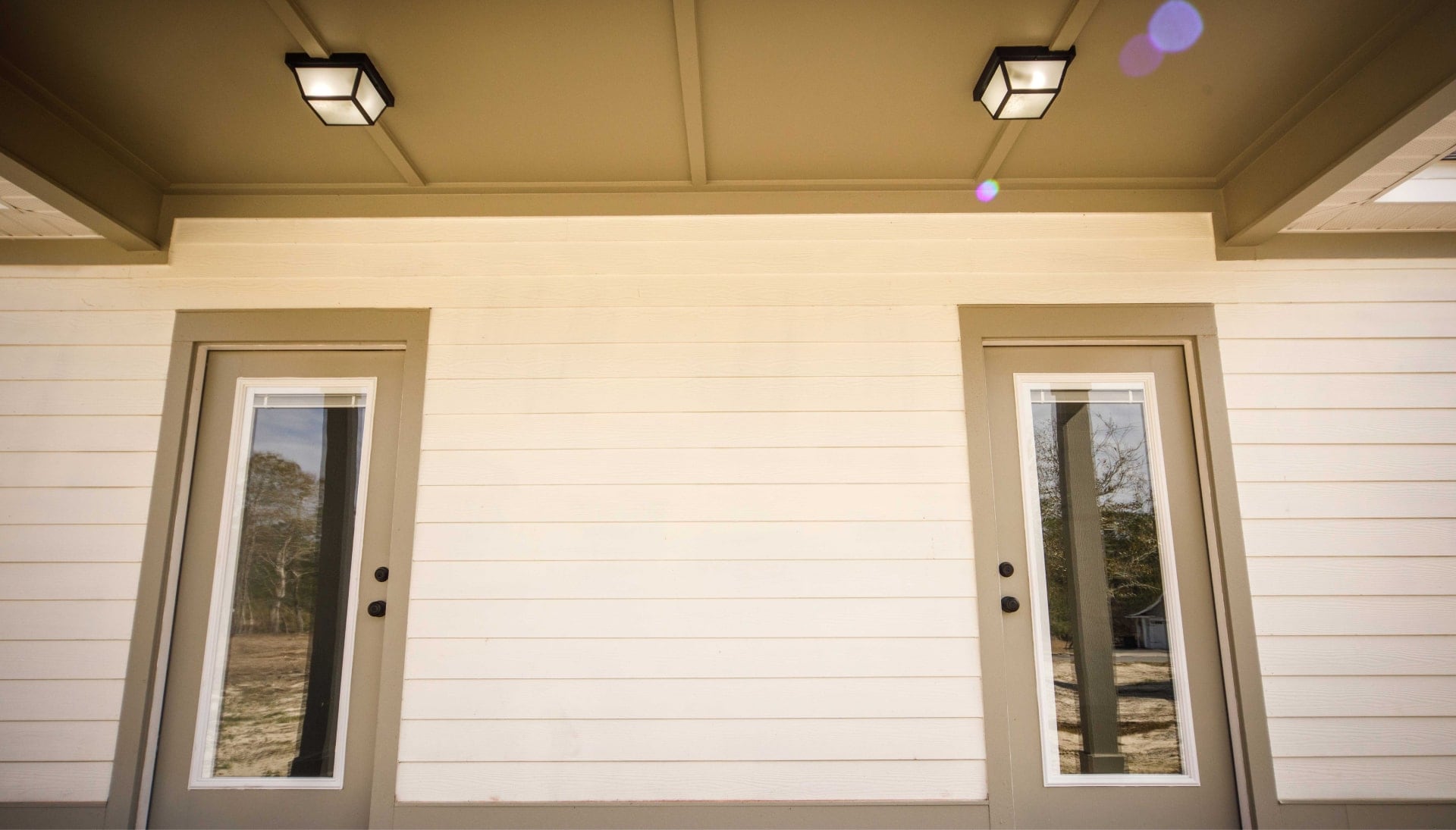 We offer siding services in Lakeland, Florida. Hardie plank siding installation in a front entry way.